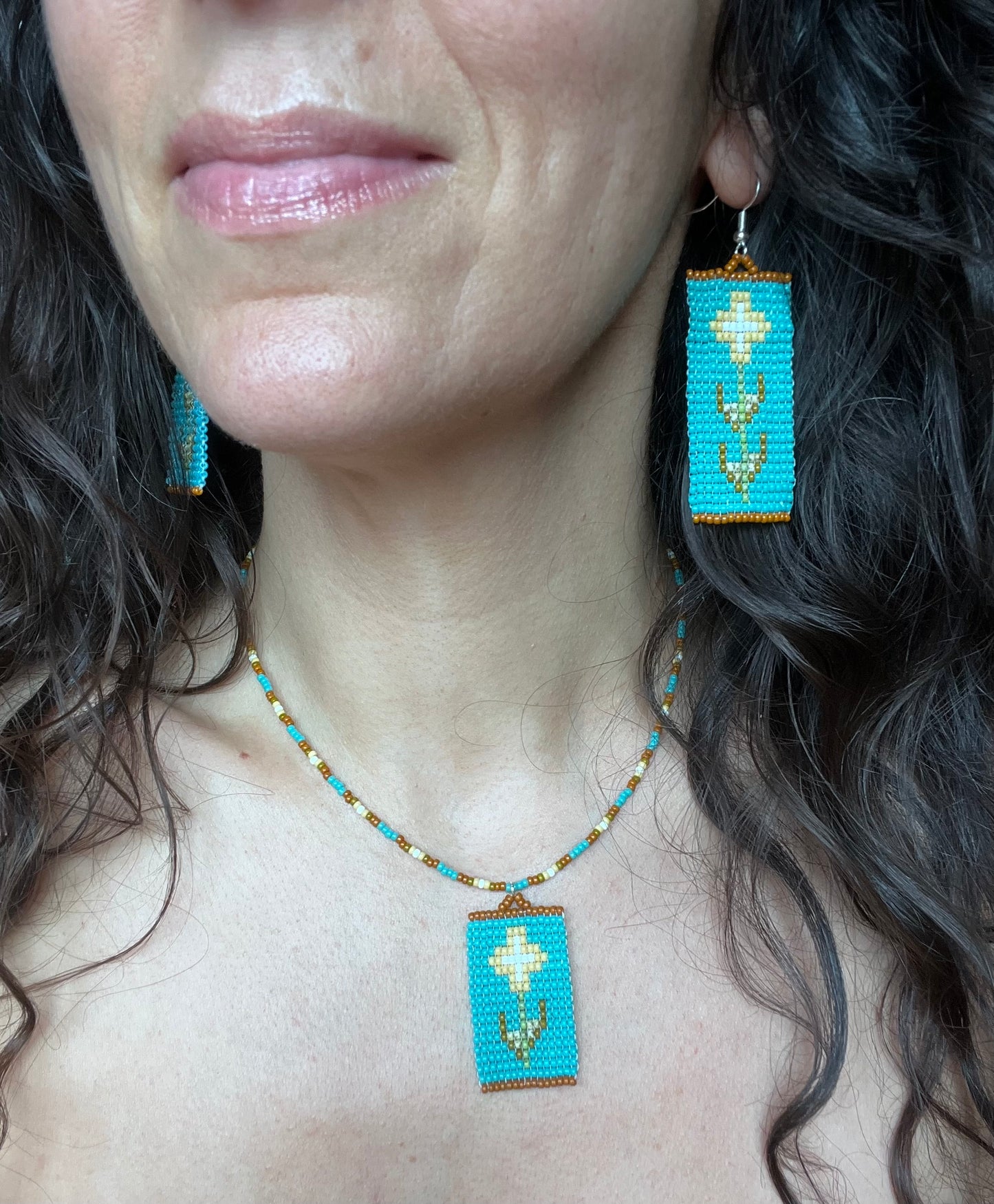 California Saxifrage beaded pendant necklace