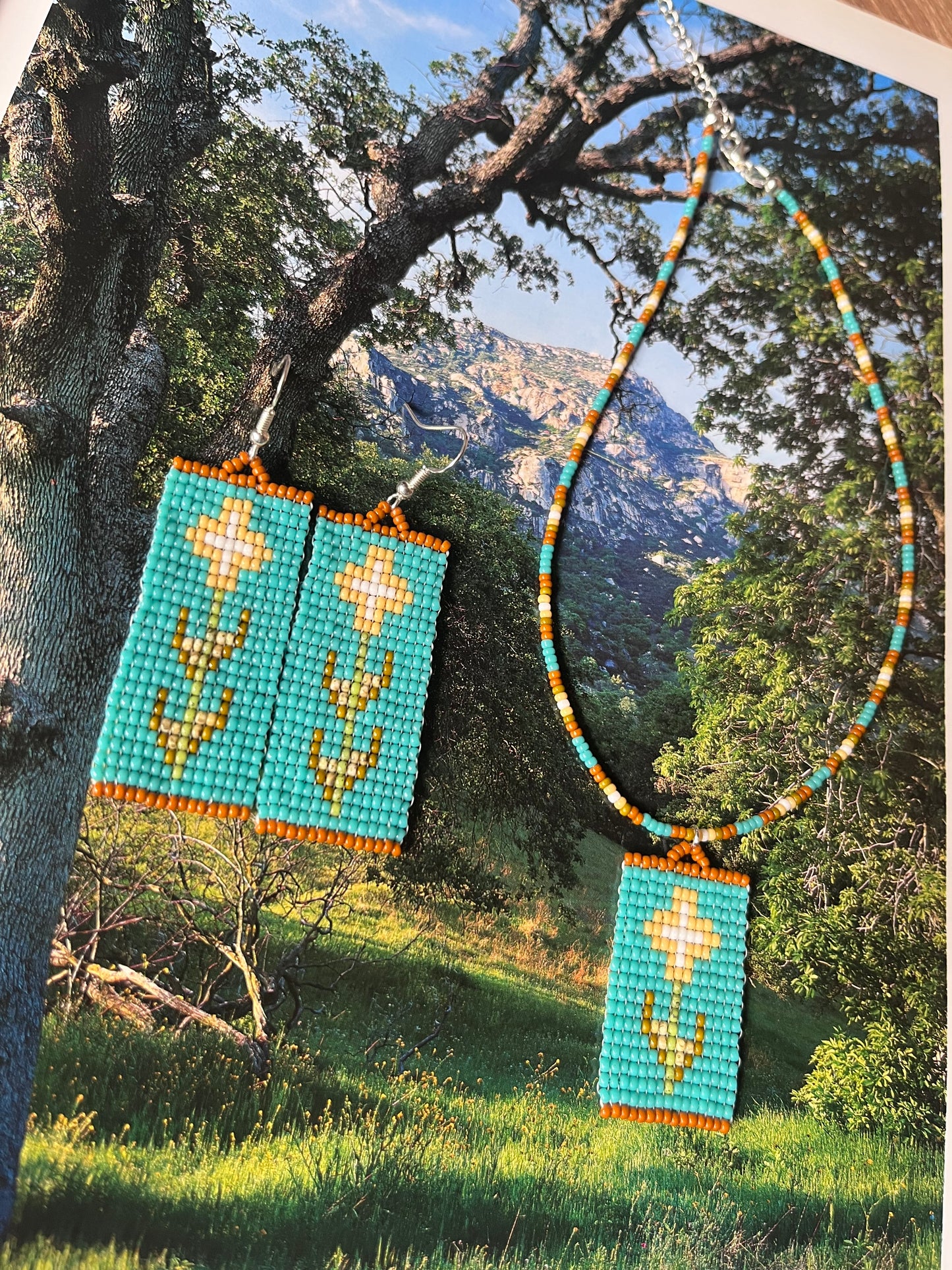 California Saxifrage beaded pendant necklace