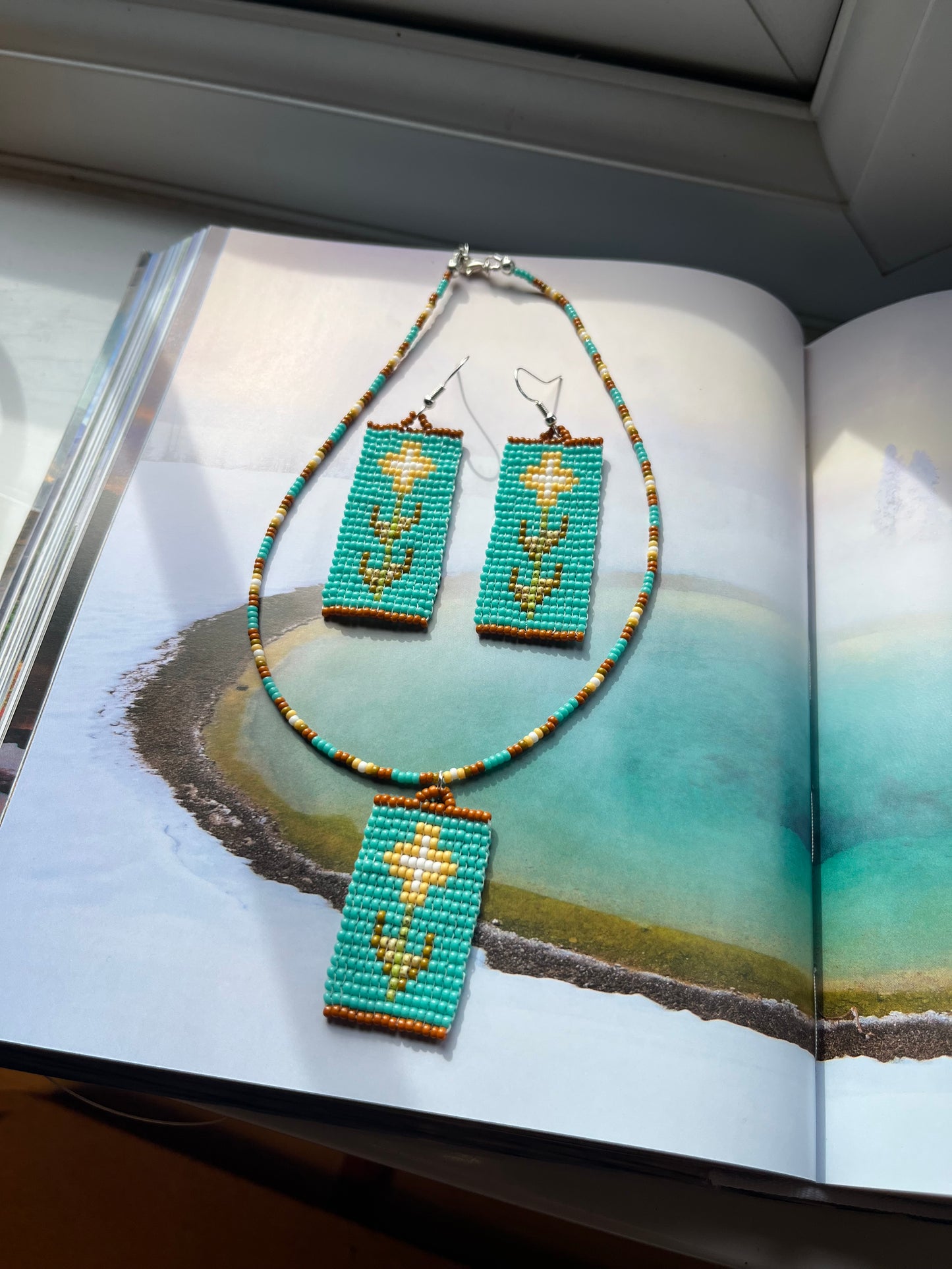 California Saxifrage beaded pendant necklace