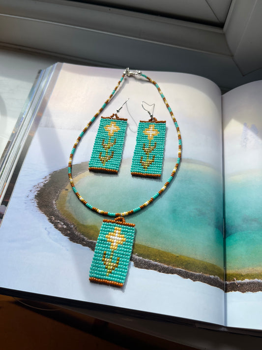 California Saxifrage beaded pendant necklace