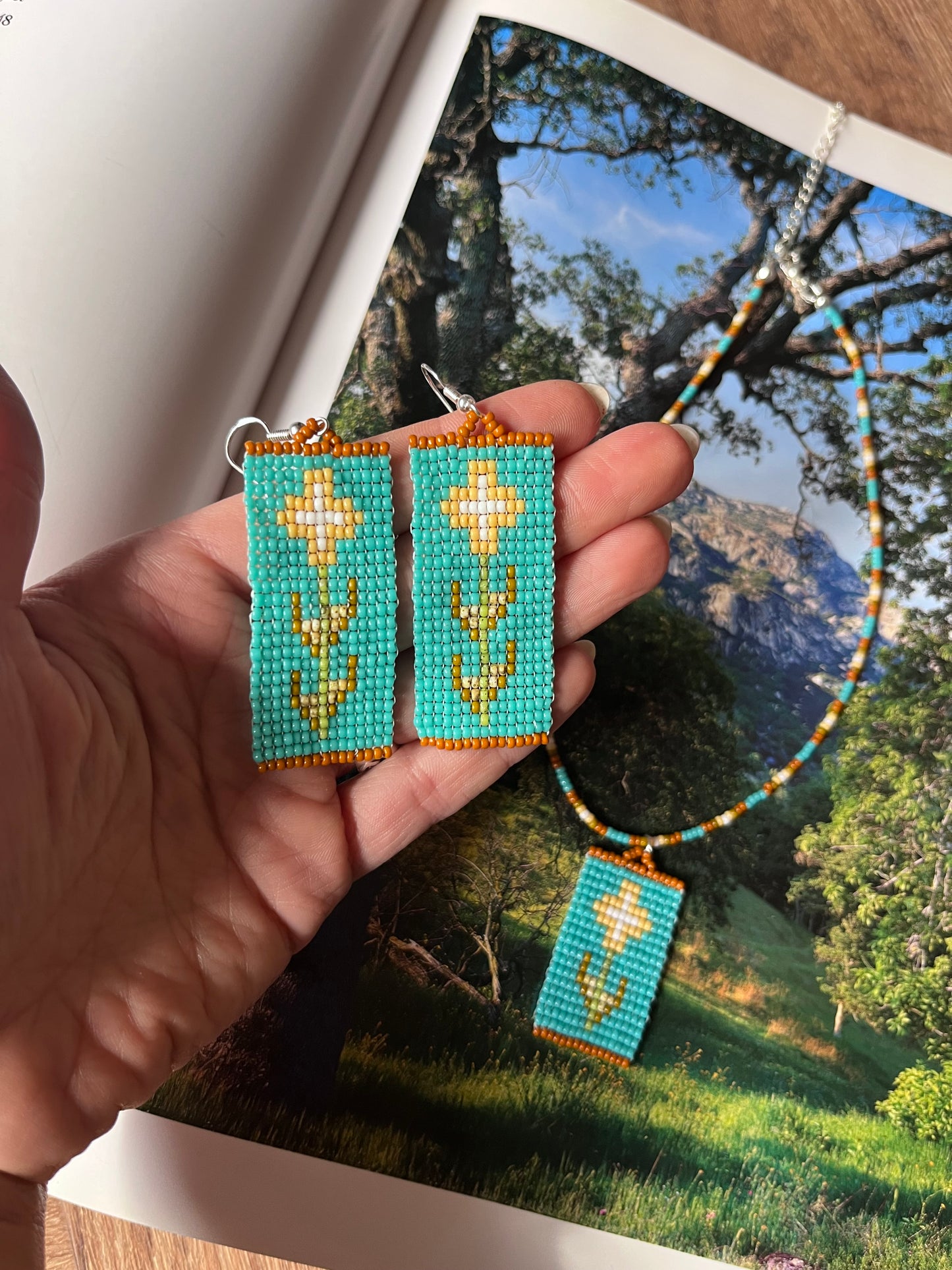 California Saxifrage beaded pendant necklace